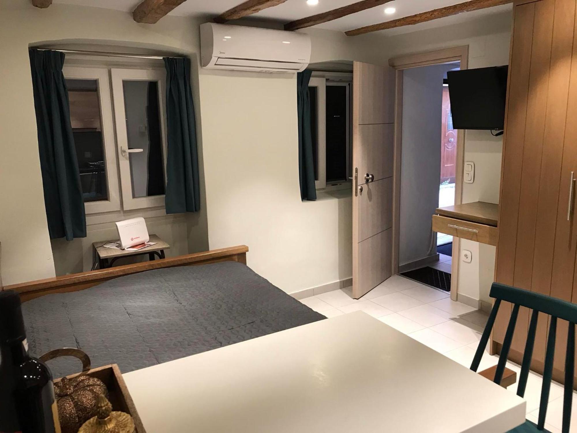 M&f 1 In Old Town Apartment